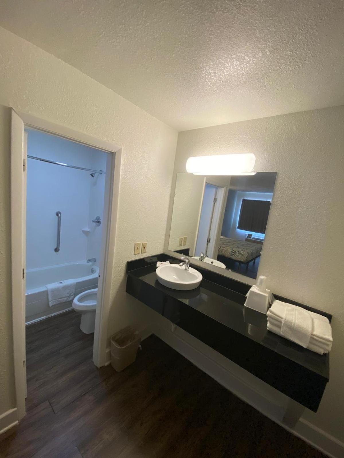Motel 6 Manchester Tn Экстерьер фото